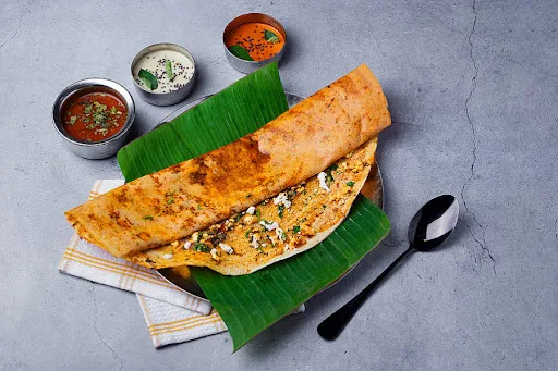 Paneer Methi Schezwan Dosa