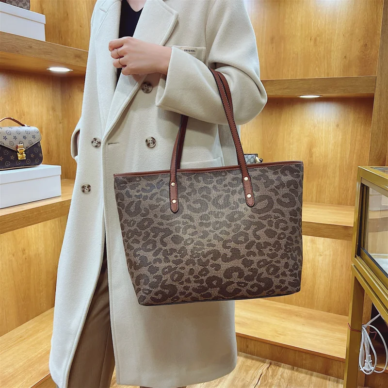 Title 2, Nova trendi torba sa starinskim cvetnim leopard...