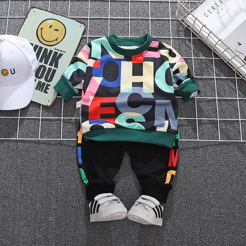 Sweat-shirt à lettres imprimées pour enfants automne-printemps, idéal pour bébé et enfant, confortable et stylé, parfait pour les journées fraîches et un look décontracté.