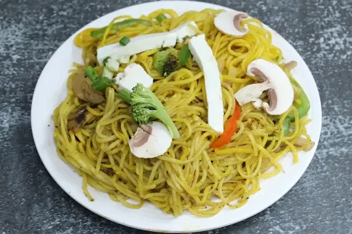 Veg Singapuri Chowmein