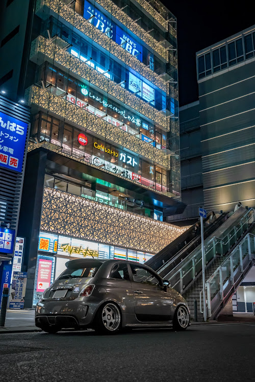 アバルト 595のアバルト595コンペティツィオーネ・アバルト595・abarth・街中撮影に関するカスタム事例の投稿画像1枚目