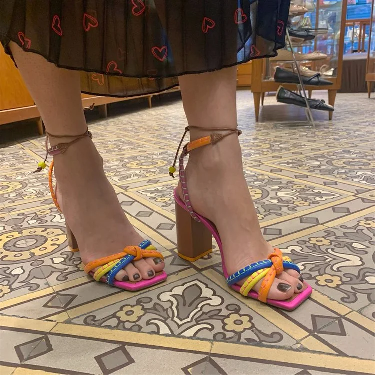Sandales romaines à talons hauts pour femmes, bout ouvert, lanières et ajourées, idéales pour un look estival et tendance