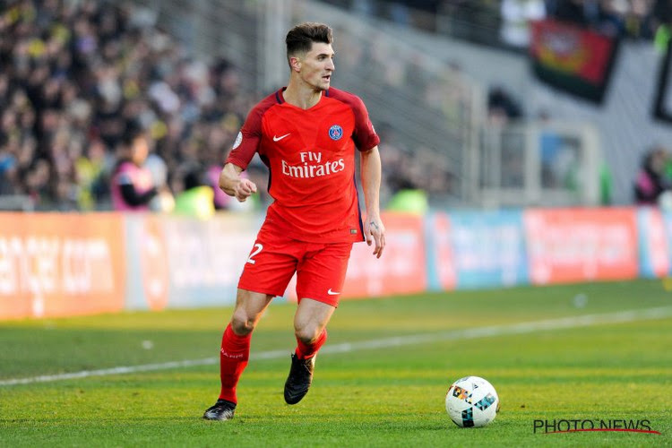 VIDEO: Zo stuurt Thomas Meunier iemand volledig het bos in