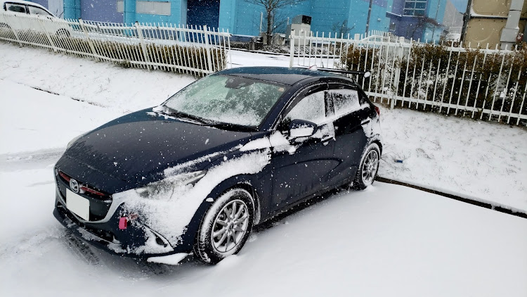 デミオの御茶猫・(  ゜∀　。)・初雪☃️・雪だるまつくーろ～🎶・嫌だーよーに関するカスタム事例の投稿画像3枚目