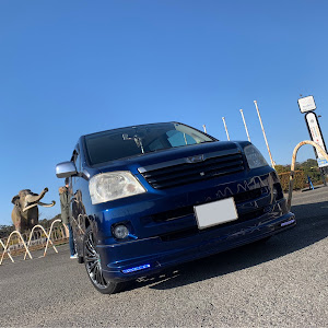 ノア AZR60G