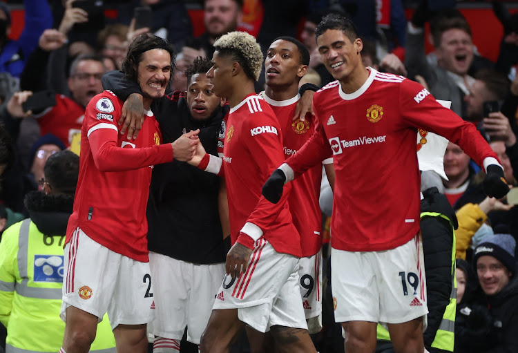 Manchester United's Marcus Rashford celebrates with Edinson Cavani, Fred, Anthony Martial and Raphael Varane