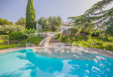 Villa avec piscine et jardin 1