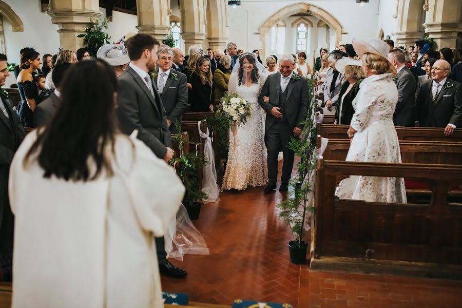 Fotografo di matrimoni Angharad Thomas (angharad). Foto del 1 luglio 2019