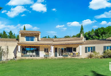 Maison avec piscine et terrasse 17