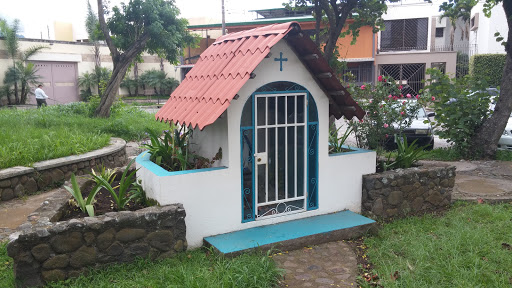 Gruta De La Virgen Del Parque De Niños