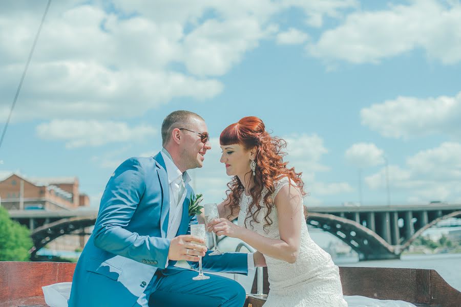 Fotógrafo de casamento Aleksandr Uglov (uglov). Foto de 16 de setembro 2016