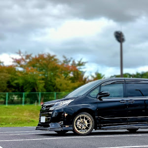 ノア ZRR85W