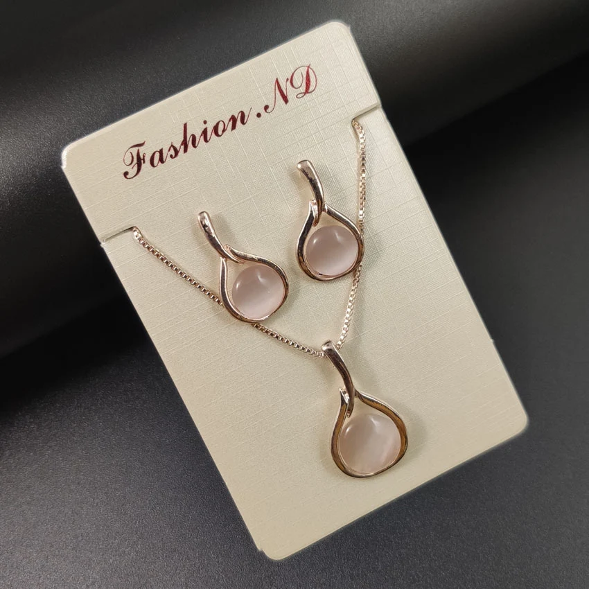 Ensemble collier et boucles d'oreilles de personnalité
