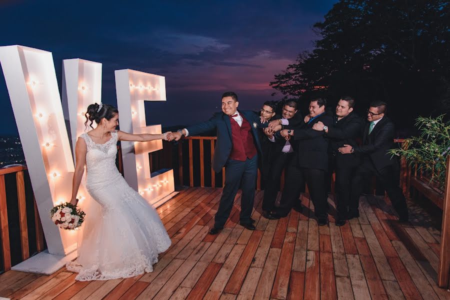 शादी का फोटोग्राफर Pixel Estudio (pixelestudiosv)। जून 4 2017 का फोटो