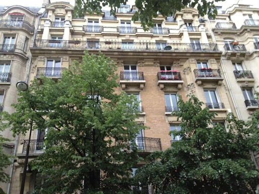 Rent this luxury apartment / penthouse in Paris 7ème (75007) - Building facade stone balcony balustrade