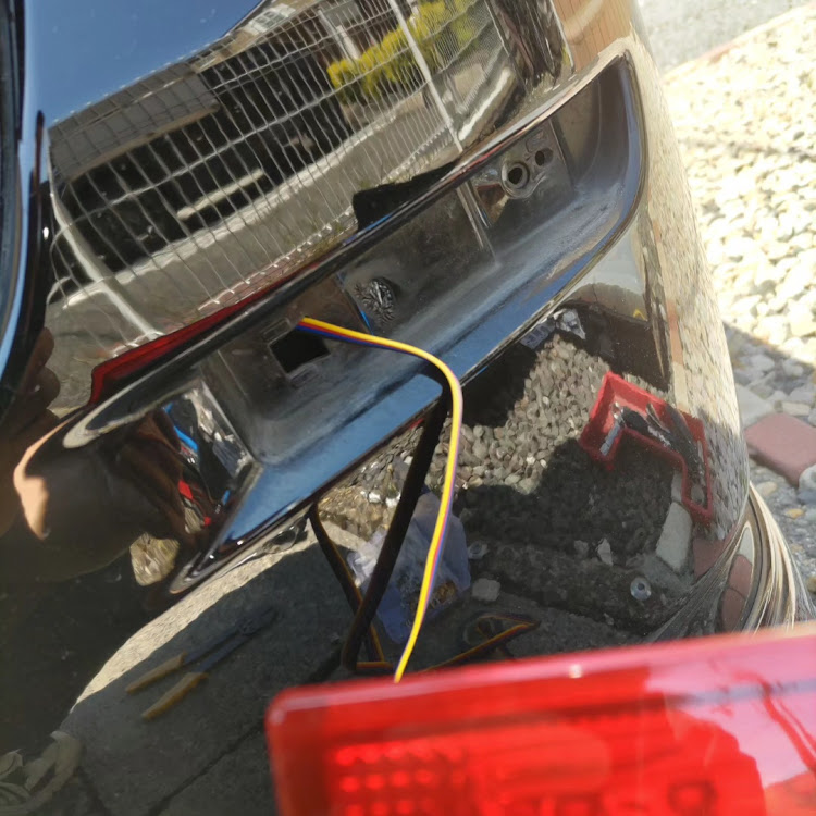 ウィッシュのDIY・リフレクターLED・リフレクター流れるウィンカーに関するカスタム事例の投稿画像5枚目