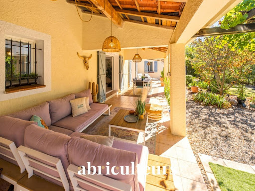 Maison avec piscine et terrasse 2