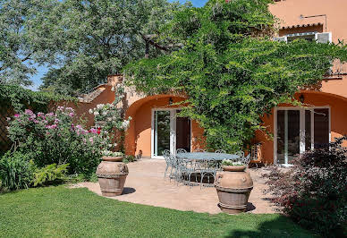 Villa with pool and garden 2