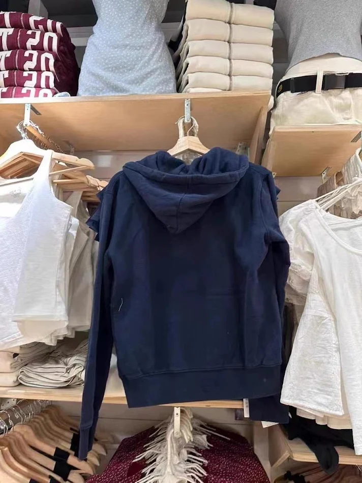Ženski duks sa kapuljačom i štampanim slovima, kardigan sa rajsferšlusom, slim fit model, savršen za svaku priliku.