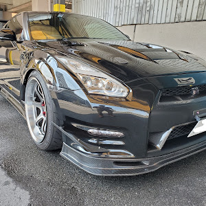 NISSAN GT-R