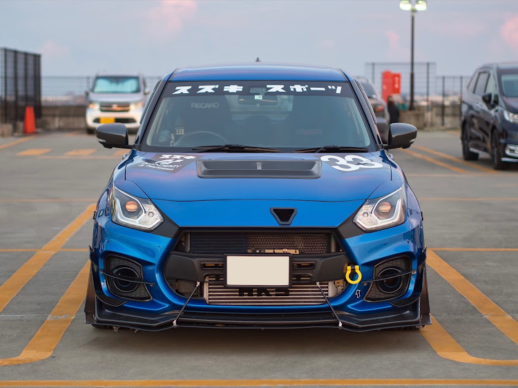 スイフトスポーツのスーパーの屋上・夕方は盛れる・写活の秋・グランツーリスモSPORTに関するカスタム事例の投稿画像4枚目