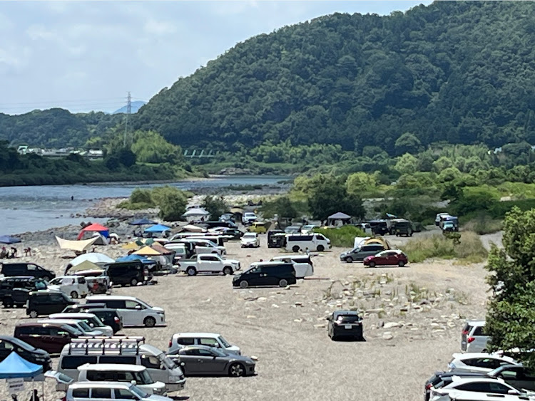 ハイエースバンのキャンプ⛺・出会いに感謝✨に関するカスタム事例の投稿画像1枚目