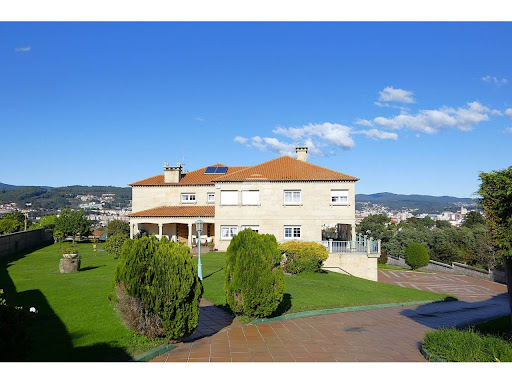 House with pool and terrace 4