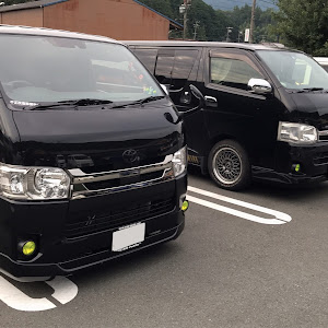 ハイエースバン TRH200V