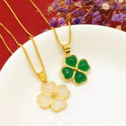 Title 4, Four-Leaf Clover Inlaid Chalcedony Agate Pendan...