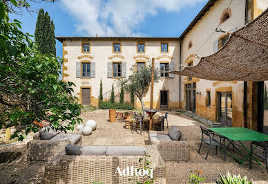 Propriété avec piscine et jardin 1