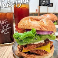 TakeOut Burger & Cafe(忠孝新生店)