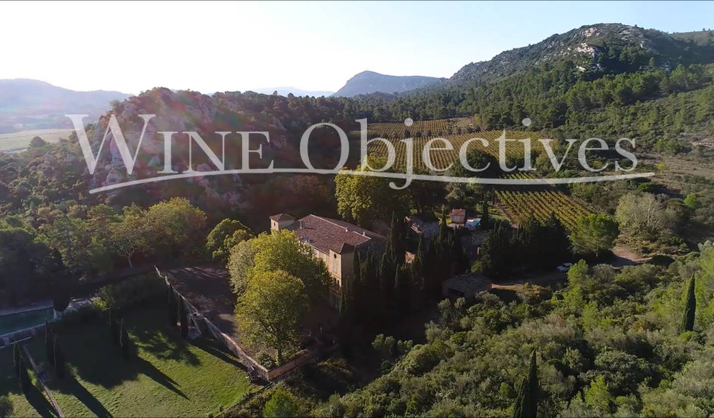 Vineyard with pool and outbuildings Narbonne