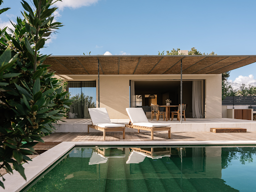 House with pool and garden 3