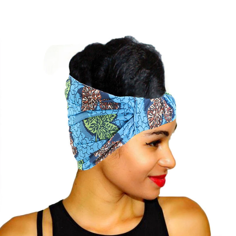 Faixa de cabeça esportiva larga estampada para mulheres. Conforto e estilo para seus treinos. Absorve o suor e mantém o cabelo no lugar.