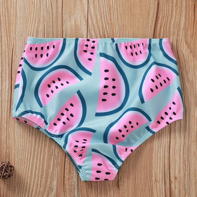 Watermeloen bloemblad badpak set. Geniet van de zomer met deze levendige en verfrissende set. Perfect voor strand of zwembad.