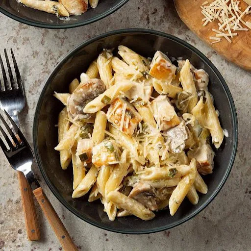 White Sauce Chicken Pasta With Coke Can