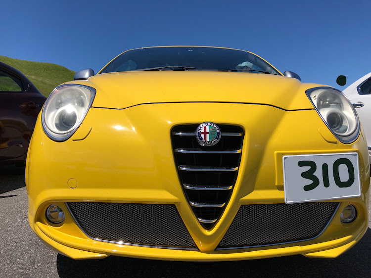 MiToのドライブ・アルファロメオ・ビーナスライン・黄色・イタリア車に関するカスタム事例の投稿画像2枚目