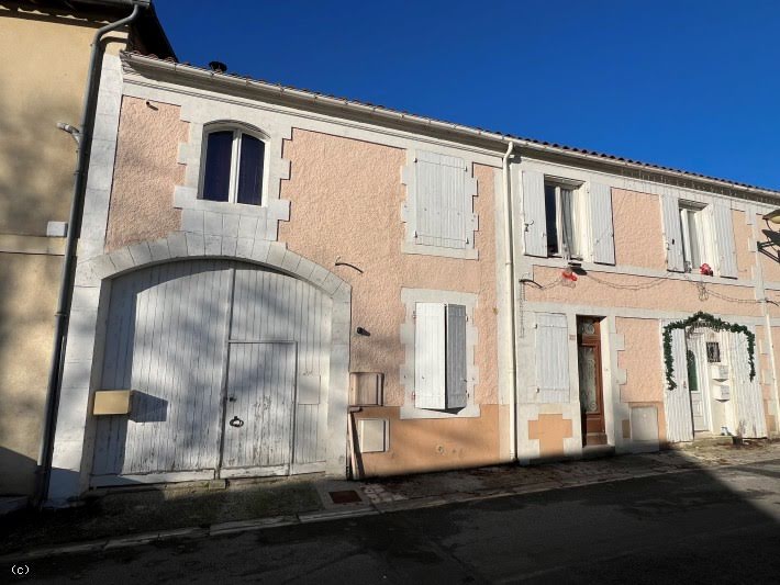 Vente maison 7 pièces 136 m² à Villefagnan (16240), 96 750 €