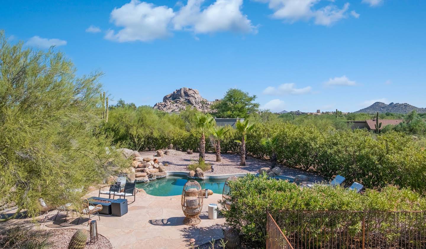 House with pool Carefree