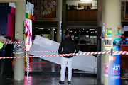 No one was injured when a section of the roof at Settlers Monument in Makhanda collapsed while journalists were being briefed below.