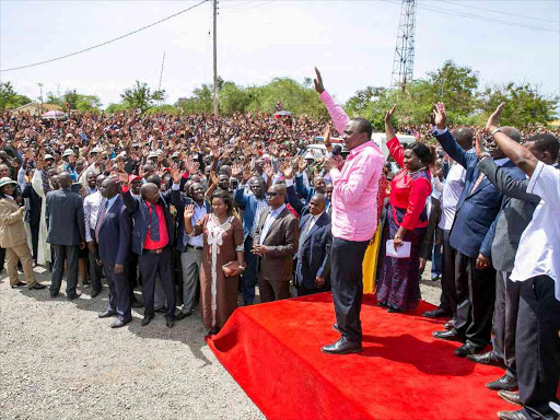 President Uhuru Kenyatta addresses wananchi after launching the Kibwezi-Kitui- Kabati-Migwani road upgrading to bitumen standards in Mutomo, Kitui county