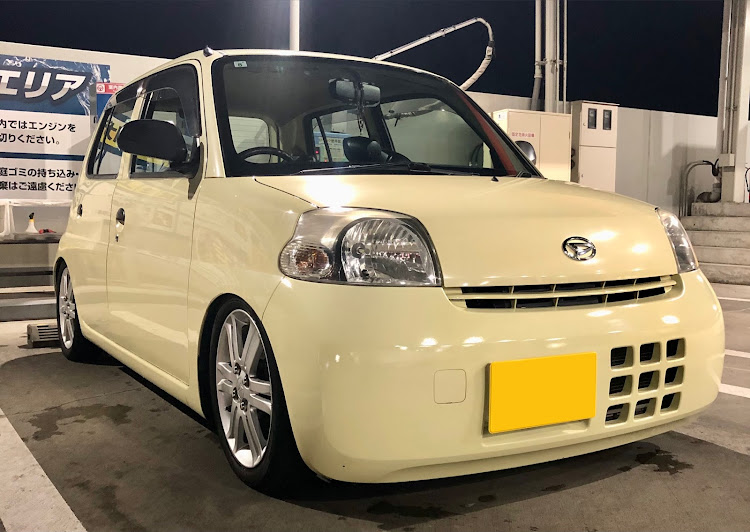 エッセのエッセ・シャコタン・車庫入れ・次のカスタムは…・軽MTに関するカスタム事例の投稿画像1枚目