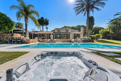 Villa with pool and terrace 3