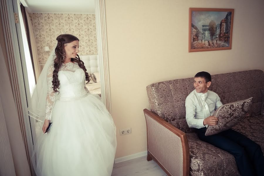 Wedding photographer Konstantin Antonov (fotoburg). Photo of 20 September 2016