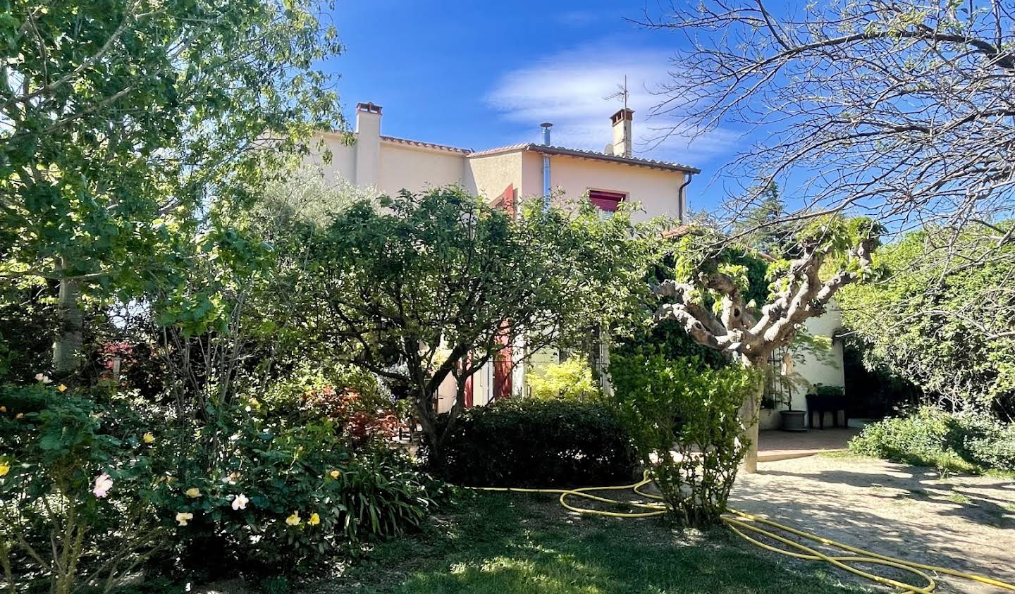 Villa avec piscine et terrasse Baho