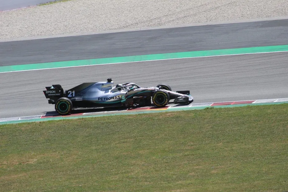 Nikita Mazepin con la Mercedes nei test di Barcellona 2019