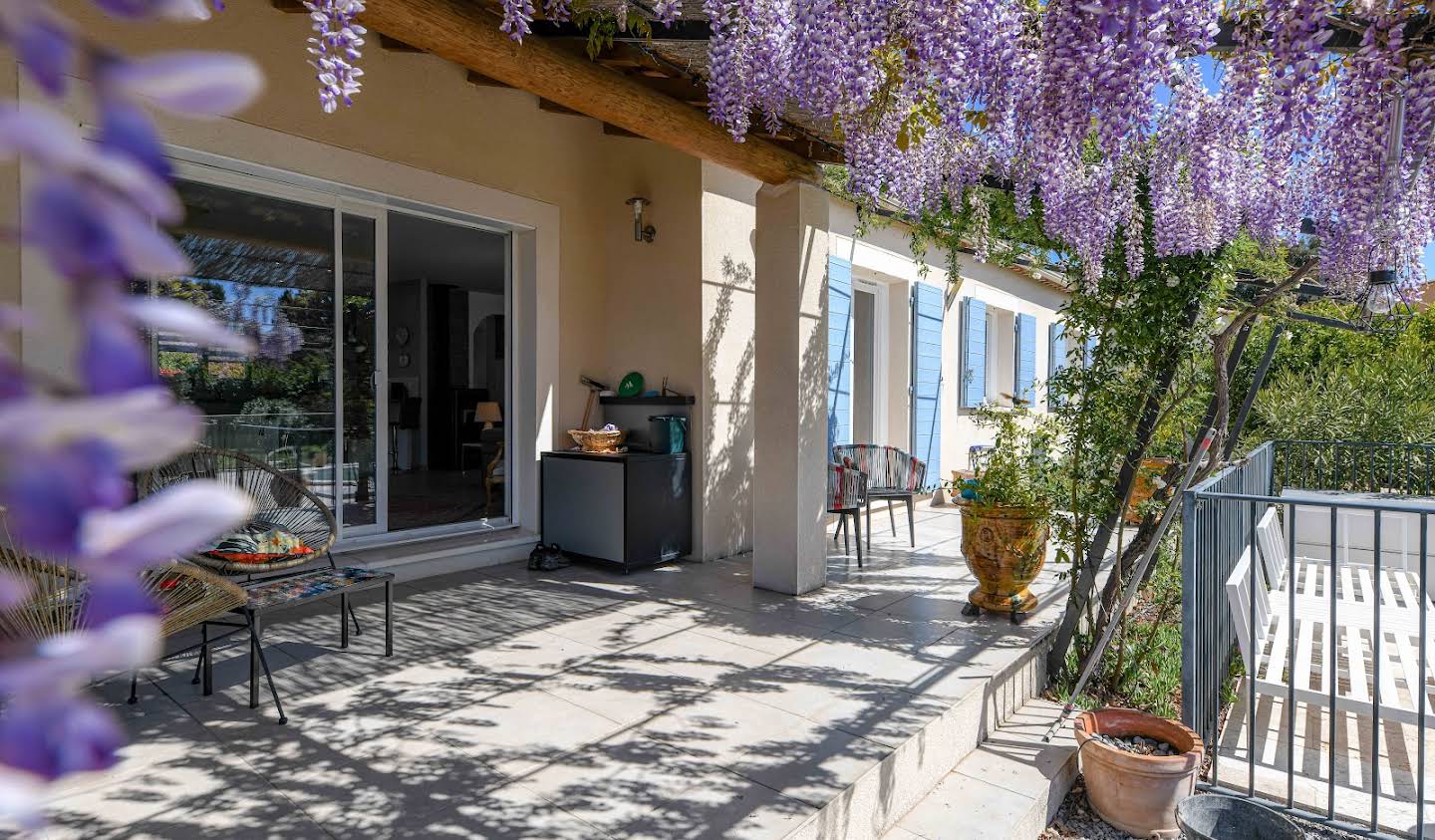 House with pool and garden Uzès