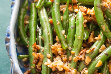 Balsamic Green Beans With Walnuts