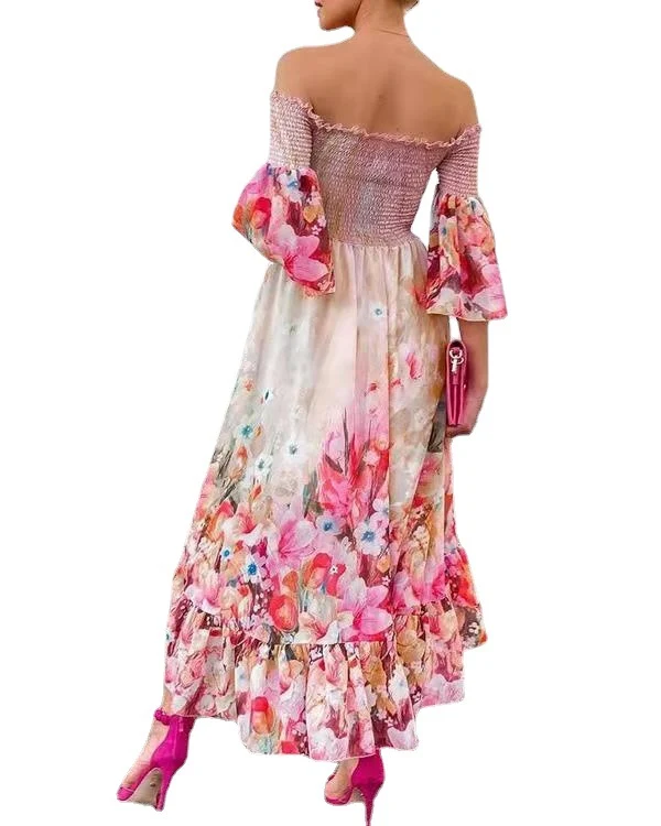 Nauwsluitende jurk met één schouder, accentueert de taille en creëert een elegante look, ideaal voor speciale gelegenheden.