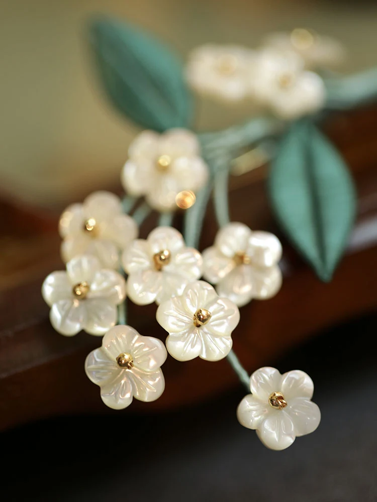 Title 2, Broche col chinois Cheongsam Fleurs enveloppées...